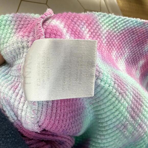 TNA by Aritzia Blue and Pink Tie-Dye Thermal Rounded Hem Tee - Size - Medium - Picture 4 of 6